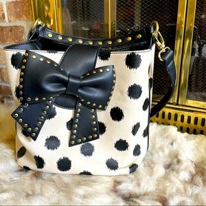 Polka dot Betsey Johnson boxy bow purse w/shoulder strap